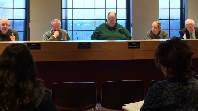 Robert Mansfield at a 2016 Milford Supervisors meeting